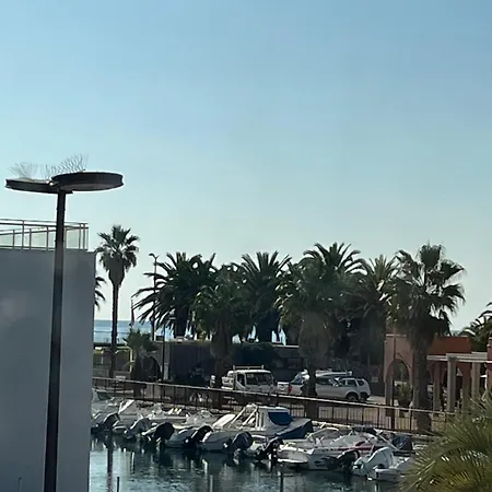 Wi Fi,vue Marina ,parking ,plage A Pied Lejlighed